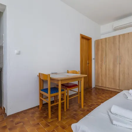 By The Sea Bratus, Makarska - 22135 *