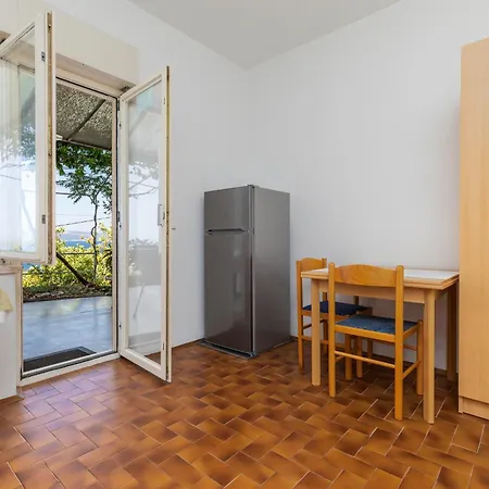 By The Sea Bratus, Makarska - 22135 *